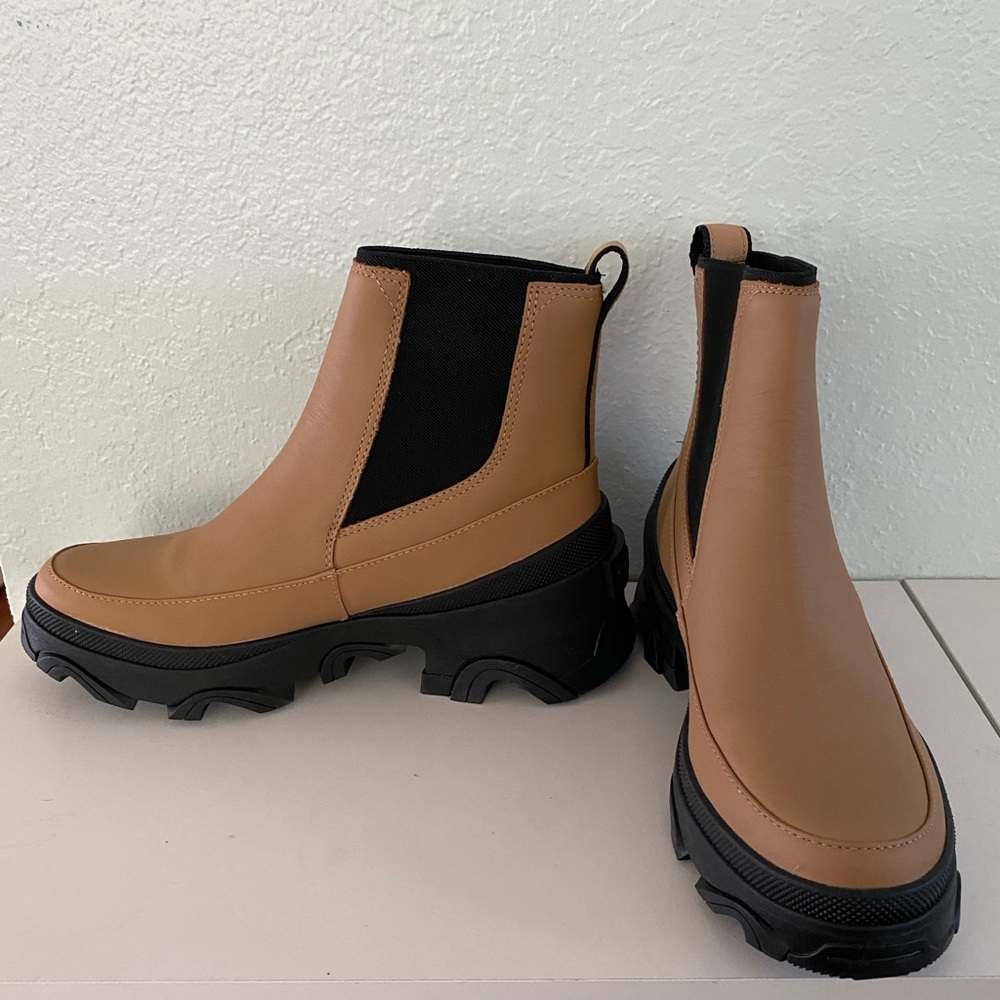 SOREL Brex Waterproof Chealsea Tan Ankle Boots with Black Sole Size 9